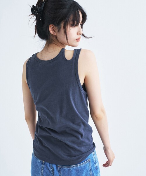 CODE A(コードエー)の「IRONING|cut out tank top(タンクトップ・レディース・ホワイト/ダークグレー・00)」の5枚目の写真