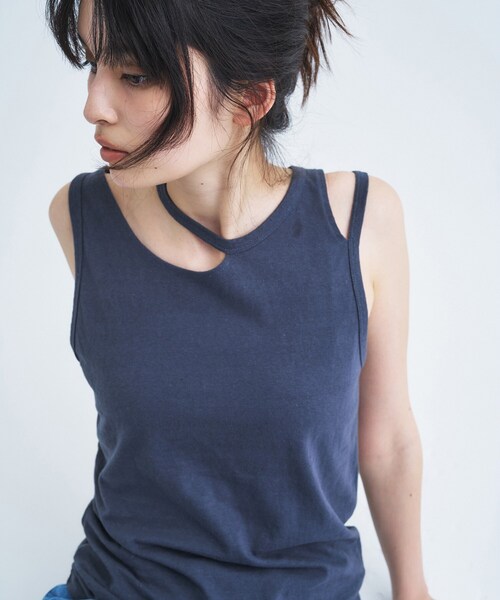 CODE A(コードエー)の「IRONING|cut out tank top(タンクトップ・レディース・ホワイト/ダークグレー・00)」の8枚目の写真