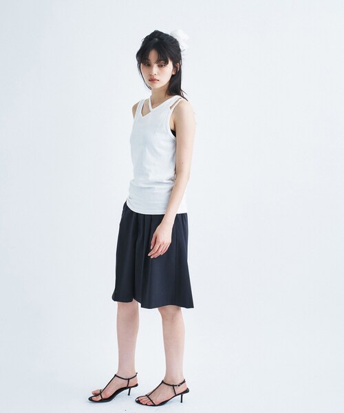 CODE A(コードエー)の「IRONING|cut out tank top(タンクトップ・レディース・ホワイト/ダークグレー・00)」の14枚目の写真