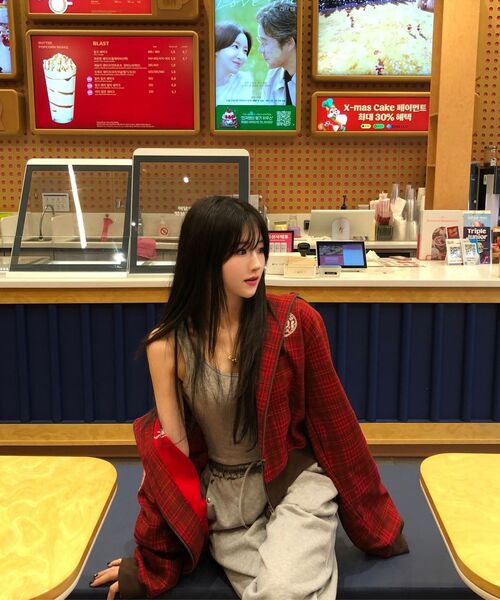 YOUHEE(ユヒ)の「YOUHEETIC HOTFIX SWEATPANTS MELANGE GREY(スウェットパンツ・レディース・その他・FREE)」の3枚目の写真