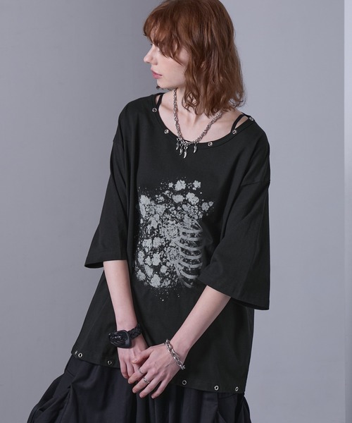 EMMA CLOTHES(エマクローズ)の「eyelet design graphic t-shirt /ハトメデザイングラフィックTシャツ【黒色コラボ】(Tシャツ/カットソー・メンズ・ホワイト/ブラック・S/M)」の7枚目の写真