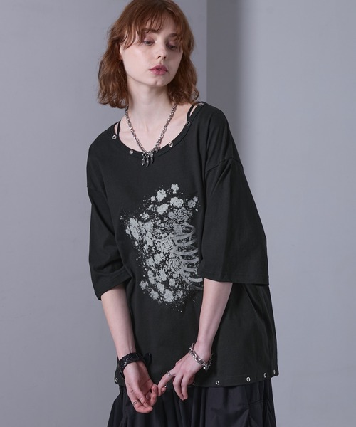 EMMA CLOTHES(エマクローズ)の「eyelet design graphic t-shirt /ハトメデザイングラフィックTシャツ【黒色コラボ】(Tシャツ/カットソー・メンズ・ホワイト/ブラック・S/M)」の8枚目の写真