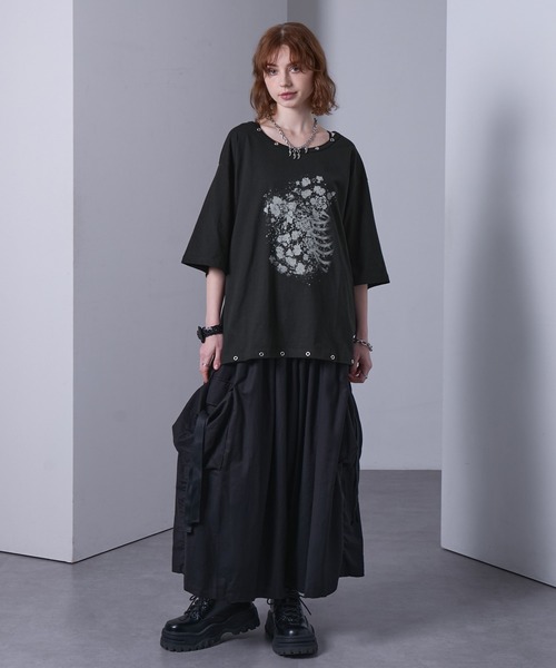 EMMA CLOTHES(エマクローズ)の「eyelet design graphic t-shirt /ハトメデザイングラフィックTシャツ【黒色コラボ】(Tシャツ/カットソー・メンズ・ホワイト/ブラック・S/M)」の11枚目の写真