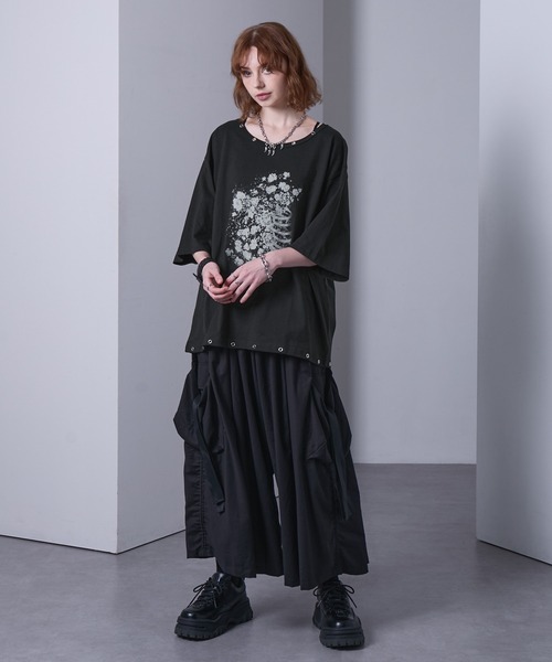 EMMA CLOTHES(エマクローズ)の「eyelet design graphic t-shirt /ハトメデザイングラフィックTシャツ【黒色コラボ】(Tシャツ/カットソー・メンズ・ホワイト/ブラック・S/M)」の13枚目の写真