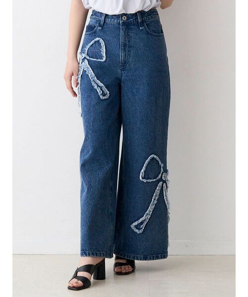 CALNAMUR(カルナムール)の「フリンジリボンデニムパンツ(デニムパンツ・レディース・ブルー/ブラック・MEDIUM/SMALL)」の2枚目の写真