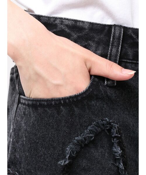 CALNAMUR(カルナムール)の「フリンジリボンデニムパンツ(デニムパンツ・レディース・ブルー/ブラック・MEDIUM/SMALL)」の5枚目の写真