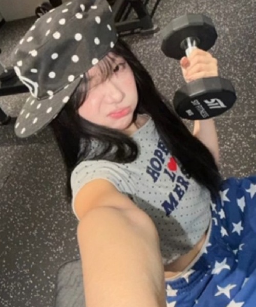 HALEY PESCA(ヘーリーペスカ)の「HALEY PESCA/レトロガーリードット柄Tシャツ(Tシャツ/カットソー・レディース・グレー・FREE)」の5枚目の写真