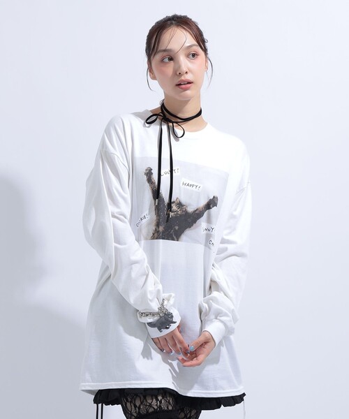 mmts(マミタス)の「【COLLABORATION】清水奈緒 / HAPPY デコ ロングTシャツ 旅行 レイヤード 洗濯可能 主役トップス ライブ 猫(Tシャツ/カットソー・レディース・ホワイト/ブラック・M/XL/L)」の1枚目の写真
