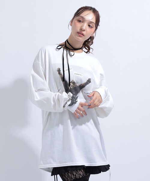 mmts(マミタス)の「【COLLABORATION】清水奈緒 / HAPPY デコ ロングTシャツ 旅行 レイヤード 洗濯可能 主役トップス ライブ 猫(Tシャツ/カットソー・レディース・ホワイト/ブラック・M/XL/L)」の3枚目の写真
