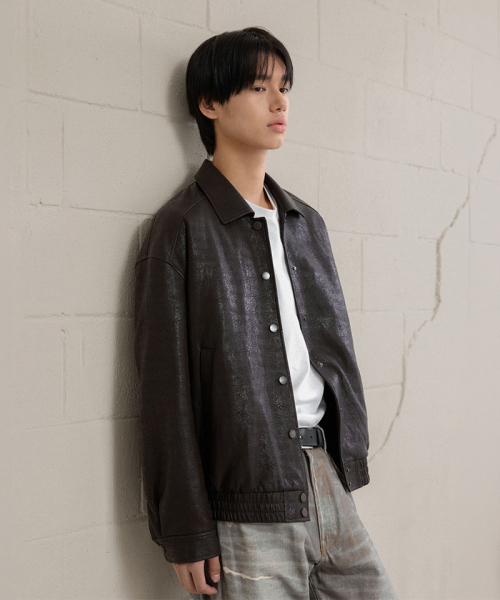 LEFTSEOUL（レフトソウル）の「[ユニセックス] フェイククラックレザー キルティング ブルゾン [ブラウン]（ライダースジャケット・レディース・ブラウン・MEDIUM/LARGE）」の2枚目の写真