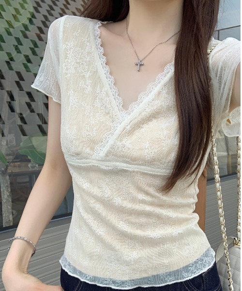 LUCPY（ラクピー）の「レースカシュクールシアートップス（その他トップス・レディース・ホワイト・LARGE/X-LARGE/MEDIUM/SMALL）」の2枚目の写真