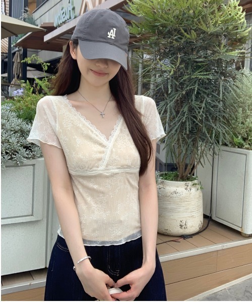 LUCPY（ラクピー）の「レースカシュクールシアートップス（その他トップス・レディース・ホワイト・LARGE/X-LARGE/MEDIUM/SMALL）」の4枚目の写真