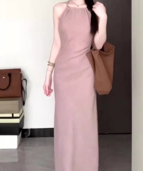 AMAJI(アマジ)の「ホルターネック キャミソール スリム ロングワンピース(ワンピース・レディース・ライトピンク・SMALL/MEDIUM/LARGE/X-LARGE)」の3枚目の写真