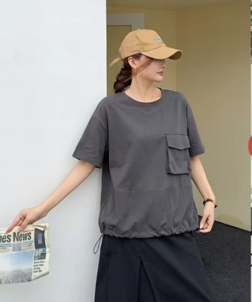 I.O.E(アイオイ)の「ドローストリング ポケットTシャツ(Tシャツ/カットソー・レディース・ホワイト/ブラック/グレー・FREE)」の3枚目の写真