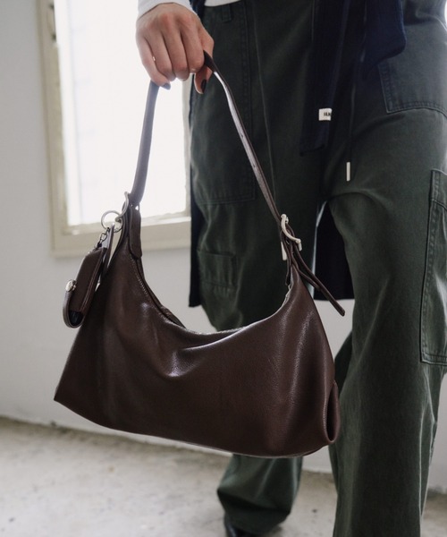 HANNE(アン)の「2WAYベルテットショルダーBAG(ショルダーバッグ・レディース・ブラック/ブラウン・FREE)」の7枚目の写真