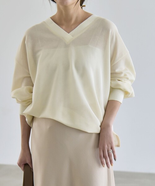 quaranciel(カランシエル)の「〈洗濯機可能〉シアー ダンボール ボタン Vネック ルーズ プルオーバー(Tシャツ/カットソー・レディース・ナチュラル/ネイビー/ブラウン・ONE SIZE)」の2枚目の写真