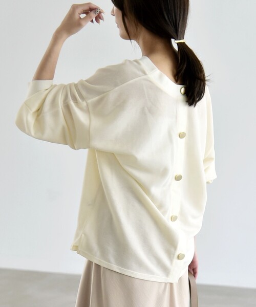 quaranciel(カランシエル)の「〈洗濯機可能〉シアー ダンボール ボタン Vネック ルーズ プルオーバー(Tシャツ/カットソー・レディース・ナチュラル/ネイビー/ブラウン・ONE SIZE)」の11枚目の写真