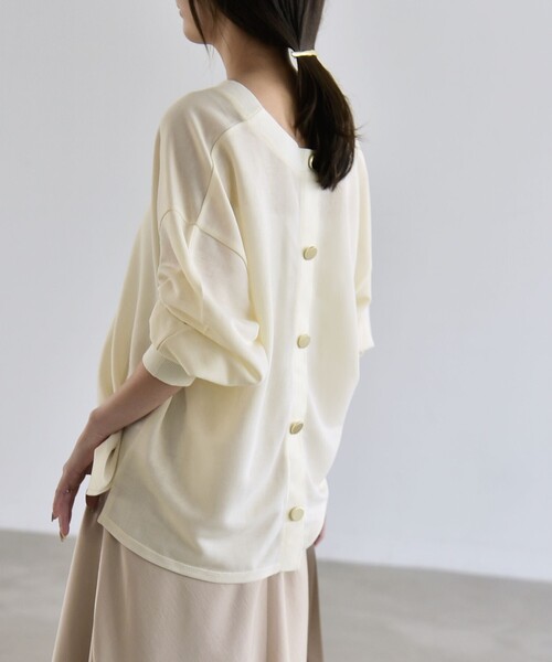 quaranciel(カランシエル)の「〈洗濯機可能〉シアー ダンボール ボタン Vネック ルーズ プルオーバー(Tシャツ/カットソー・レディース・ナチュラル/ネイビー/ブラウン・ONE SIZE)」の9枚目の写真