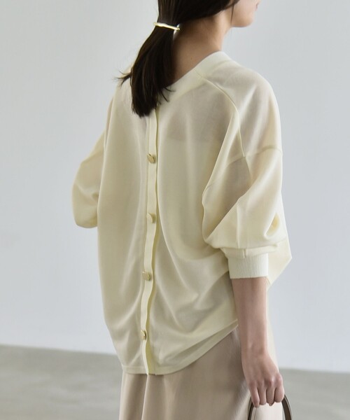 quaranciel(カランシエル)の「〈洗濯機可能〉シアー ダンボール ボタン Vネック ルーズ プルオーバー(Tシャツ/カットソー・レディース・ナチュラル/ネイビー/ブラウン・ONE SIZE)」の7枚目の写真