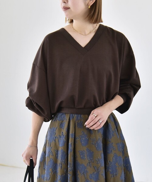 quaranciel(カランシエル)の「〈洗濯機可能〉シアー ダンボール ボタン Vネック ルーズ プルオーバー(Tシャツ/カットソー・レディース・ナチュラル/ネイビー/ブラウン・ONE SIZE)」の22枚目の写真