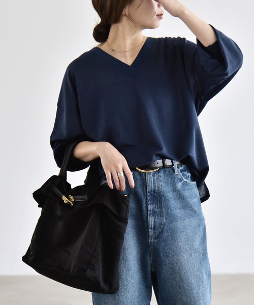 quaranciel(カランシエル)の「〈洗濯機可能〉シアー ダンボール ボタン Vネック ルーズ プルオーバー(Tシャツ/カットソー・レディース・ナチュラル/ネイビー/ブラウン・ONE SIZE)」の17枚目の写真