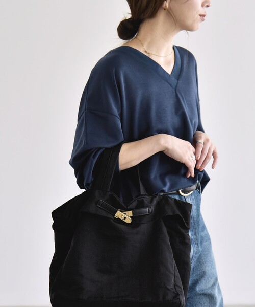 quaranciel(カランシエル)の「〈洗濯機可能〉シアー ダンボール ボタン Vネック ルーズ プルオーバー(Tシャツ/カットソー・レディース・ナチュラル/ネイビー/ブラウン・ONE SIZE)」の16枚目の写真