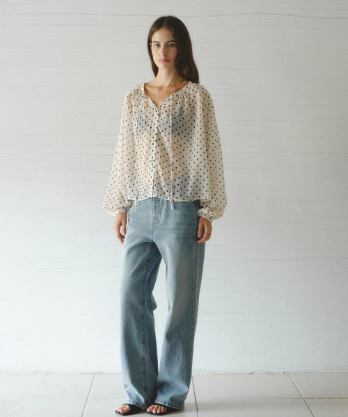 LENINA（レニーナ）の「LUCIA raglan shirring dot blouse_BEIGE DOT（シャツ/ブラウス・レディース・ベージュ・FREE）」の2枚目の写真