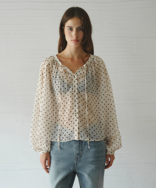LENINA（レニーナ）の「LUCIA raglan shirring dot blouse_BEIGE DOT（シャツ/ブラウス・レディース・ベージュ・FREE）」の3枚目の写真