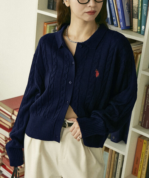 U.S. POLO ASSN.(ユーエスポロアッスン)の「U.S. POLO ASSN. × PUBLUX/ユーエスポロアッスン 別注 ケーブルニット ポロ カーディガン 限定展開(カーディガン/ボレロ・レディース・グレー/チャコールグレー/ネイビー/ナチュラル・フリ-)」の17枚目の写真