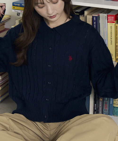 U.S. POLO ASSN.(ユーエスポロアッスン)の「U.S. POLO ASSN. × PUBLUX/ユーエスポロアッスン 別注 ケーブルニット ポロ カーディガン 限定展開(カーディガン/ボレロ・レディース・グレー/チャコールグレー/ネイビー/ナチュラル・フリ-)」の21枚目の写真