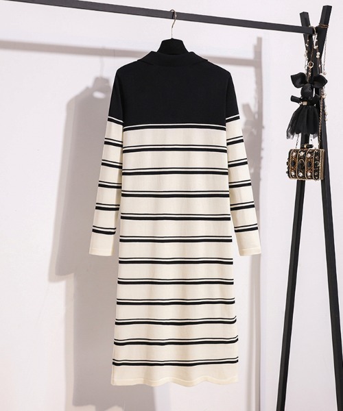 AMAJI(アマジ)の「ボーダー柄 ニットワンピース(ワンピース・レディース・ホワイト/ブラック・MEDIUM/LARGE/X-LARGE)」の3枚目の写真
