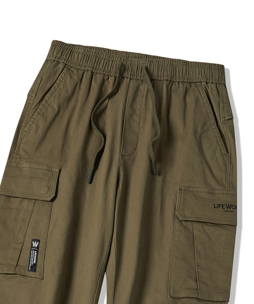 LIFE WORK(ライフワーク)の「L1 Wラベル カーゴ ジョガーパンツ(スウェットパンツ・メンズ・カーキ/ブラック・MEDIUM/LARGE)」の4枚目の写真