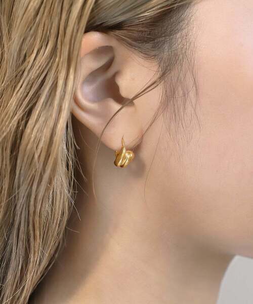 ANEMONE(アネモネ)の「【ステンレス】ニュアンスフープピアス(ピアス(両耳用)・レディース・ゴールド・FREE)」の6枚目の写真