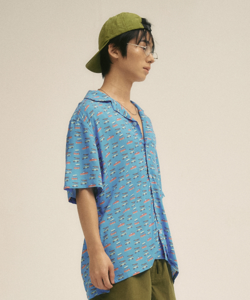 VILLA RAY（ヴィラ・レイ）の「サーフィンバンリゾート メンズ ビスコースシャツ（シャツ/ブラウス・メンズ・その他・LARGE/MEDIUM/X-LARGE）」の2枚目の写真