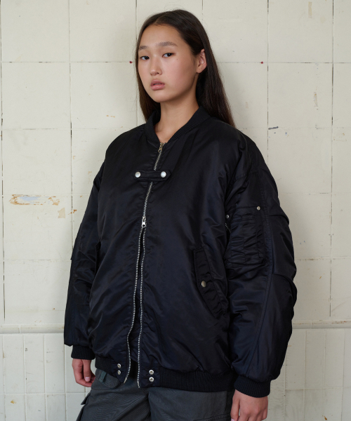 MOODBETTER(ムード ベター)の「OVERSIZED TAB MA-1 BLACK(ブルゾン・レディース・その他・FREE)」の2枚目の写真