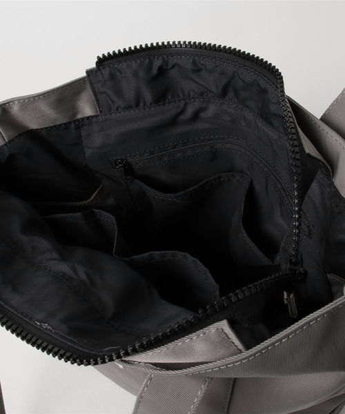 anello(アネロ)の「【anello】ポリエステルツイル×ミニネーム A4トートバッグ(トートバッグ・レディース・ミント/ネイビー/イエロー/ブラック/ピンクベージュ/ピンク/カーキ/グレー・FREE)」の11枚目の写真