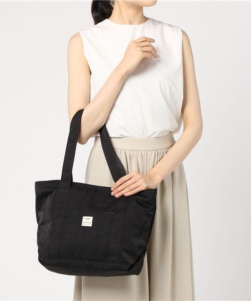 anello(アネロ)の「【anello】ポリエステルツイル×ミニネーム A4トートバッグ(トートバッグ・レディース・ミント/ネイビー/イエロー/ブラック/ピンクベージュ/ピンク/カーキ/グレー・FREE)」の14枚目の写真