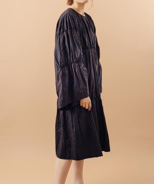 SHIPS BLUESTORE（シップスブルーストア）の「SHIPS BLUESTORE: ボリュームギャザーパターンワンピース◇（ワンピース・レディース・ブルー/ライトグレー・ONE SIZE）」の2枚目の写真