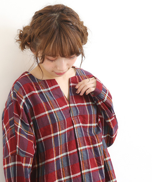 CUBE SUGAR（キューブシュガー）の「シャーリングチェックT-ブラウス（シャツ/ブラウス・レディース・ベージュ系その他/ブルー系その他/イエロー系その他/レッド系その他・M）」の5枚目の写真