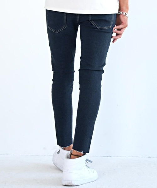 LUXSTYLE（ラグスタイル）の「クラッシュストレッチスキニーデニムカットオフパンツ（デニムパンツ・メンズ・ライトブルー/ネイビー/ブルー/ブラック系その他/ブルー系その他/ブラック/インディゴブルー/ダークグレー/ダークブルー/サックスブルー・L/M/XL/S）」の11枚目の写真