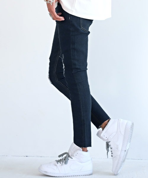 LUXSTYLE（ラグスタイル）の「クラッシュストレッチスキニーデニムカットオフパンツ（デニムパンツ・メンズ・ライトブルー/ネイビー/ブルー/ブラック系その他/ブルー系その他/ブラック/インディゴブルー/ダークグレー/ダークブルー/サックスブルー・L/M/XL/S）」の12枚目の写真