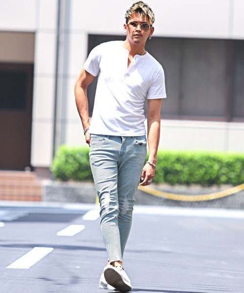 LUXSTYLE（ラグスタイル）の「クラッシュストレッチスキニーデニムカットオフパンツ（デニムパンツ・メンズ・ライトブルー/ネイビー/ブルー/ブラック系その他/ブルー系その他/ブラック/インディゴブルー/ダークグレー/ダークブルー/サックスブルー・L/M/XL/S）」の15枚目の写真