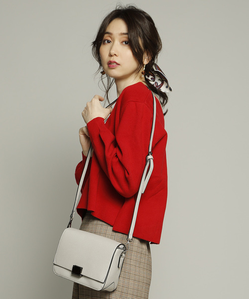 PLAIN CLOTHING（プレーンクロージング）の「フロントスクエアショルダーバッグ【PLAIN CLOTHING】（ショルダーバッグ・レディース・ライトグレー/ブラック/グレー/キャメル・FREE）」の2枚目の写真