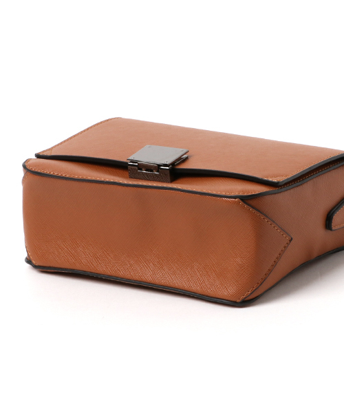 PLAIN CLOTHING（プレーンクロージング）の「フロントスクエアショルダーバッグ【PLAIN CLOTHING】（ショルダーバッグ・レディース・ライトグレー/ブラック/グレー/キャメル・FREE）」の6枚目の写真