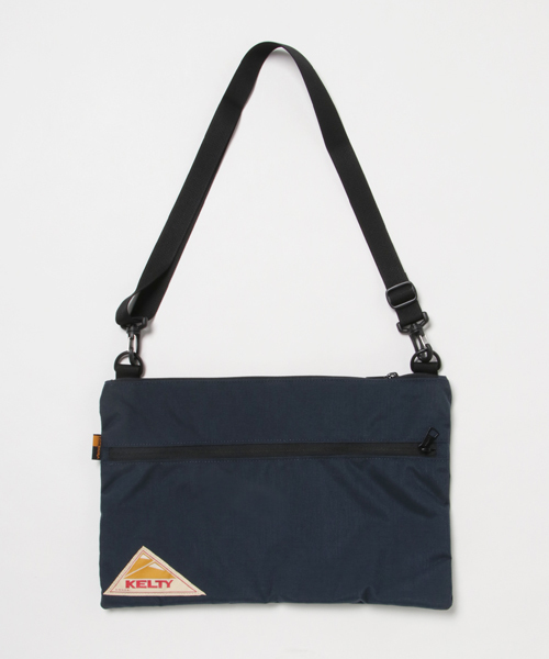 KELTY（ケルティ）の「【KELTY/ケルティ】ナイロンサコッシュ　フラットポーチL / VINTAGE FLAT POUCH L（ショルダーバッグ・メンズ・レッド/サンドベージュ/ブルー/ネイビー/ブラウン系その他/グレー/オリーブドラブ/ブラック/マスタード/タン/オリーブ/ダークグレー/ホワイト/ピンク/グリーン/パープル・FREE）」の12枚目の写真