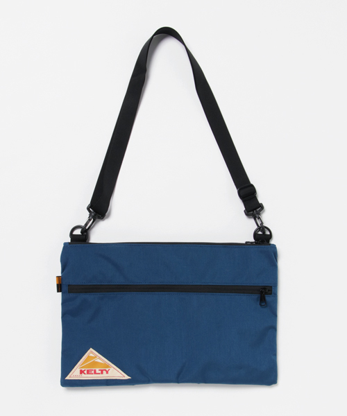 KELTY（ケルティ）の「【KELTY/ケルティ】ナイロンサコッシュ　フラットポーチL / VINTAGE FLAT POUCH L（ショルダーバッグ・メンズ・レッド/サンドベージュ/ブルー/ネイビー/ブラウン系その他/グレー/オリーブドラブ/ブラック/マスタード/タン/オリーブ/ダークグレー/ホワイト/ピンク/グリーン/パープル・FREE）」の13枚目の写真