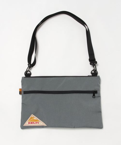 KELTY（ケルティ）の「【KELTY/ケルティ】ナイロンサコッシュ　フラットポーチL / VINTAGE FLAT POUCH L（ショルダーバッグ・メンズ・レッド/サンドベージュ/ブルー/ネイビー/ブラウン系その他/グレー/オリーブドラブ/ブラック/マスタード/タン/オリーブ/ダークグレー/ホワイト/ピンク/グリーン/パープル・FREE）」の5枚目の写真