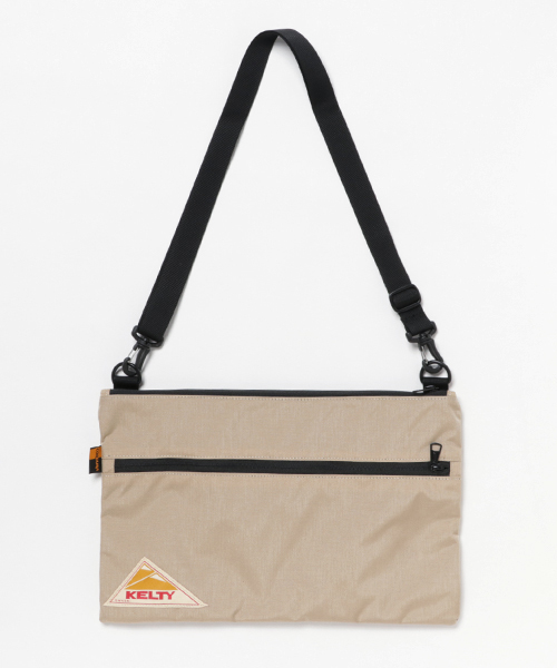 KELTY（ケルティ）の「【KELTY/ケルティ】ナイロンサコッシュ　フラットポーチL / VINTAGE FLAT POUCH L（ショルダーバッグ・メンズ・レッド/サンドベージュ/ブルー/ネイビー/ブラウン系その他/グレー/オリーブドラブ/ブラック/マスタード/タン/オリーブ/ダークグレー/ホワイト/ピンク/グリーン/パープル・FREE）」の7枚目の写真