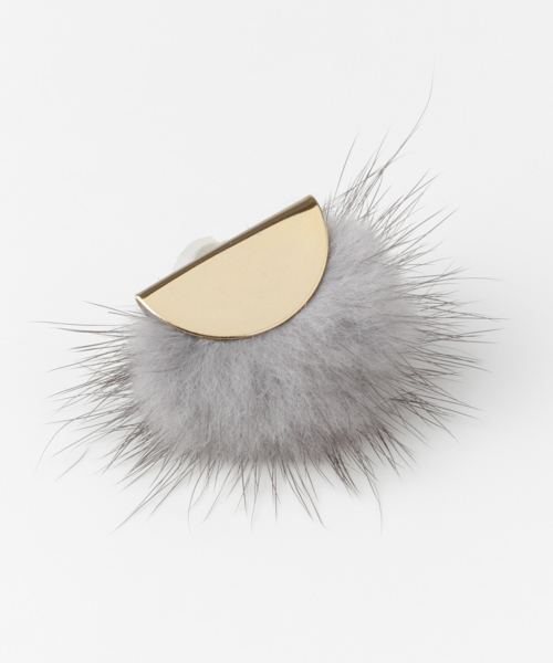 URBAN RESEARCH Sonny Label（アーバンリサーチサニーレーベル）の「dix　METAL FUR EARRING∴（イヤリング・レディース・ベージュ/グレー・ONE）」の7枚目の写真