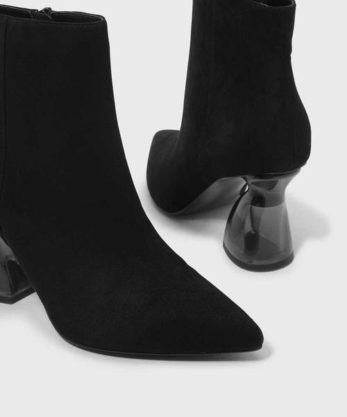 CHARLES & KEITH(チャールズ & キース)の「スカルプチャルルーサイトヒールブーツ / SCULPTURAL LUCITE HEEL BOOTS(ブーツ・レディース・ブラック/グレー/アイボリー・22.5cm/23cm/23.5cm/24.5cm/25cm/25.5cm)」の18枚目の写真